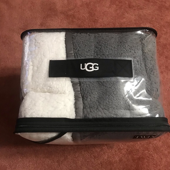 UGG Bedding Ugg Classic Sherpa Twin Reversible Blanket Poshmark